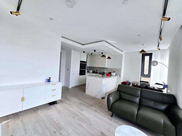 2 Bedroom Apartment To Rent In Siena House, City Road, London, EC1V
