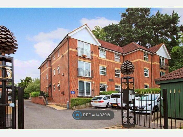 2 Bedroom Flat To Rent In Woodlands Court, Southampton, SO18