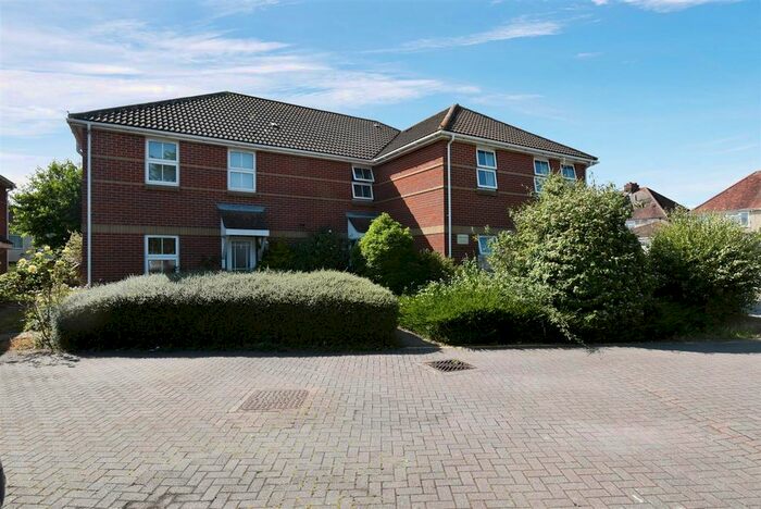 1 Bedroom Flat To Rent In Kings Avenue, Hamble, Southampton, SO31