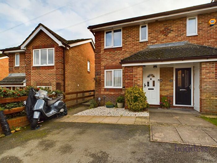 2 Bedroom End Of Terrace House For Sale In Chertsey, Surrey, KT16