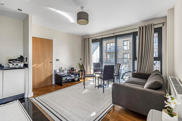 2 Bedroom Flat For Sale In Green Lanes Walk, N4