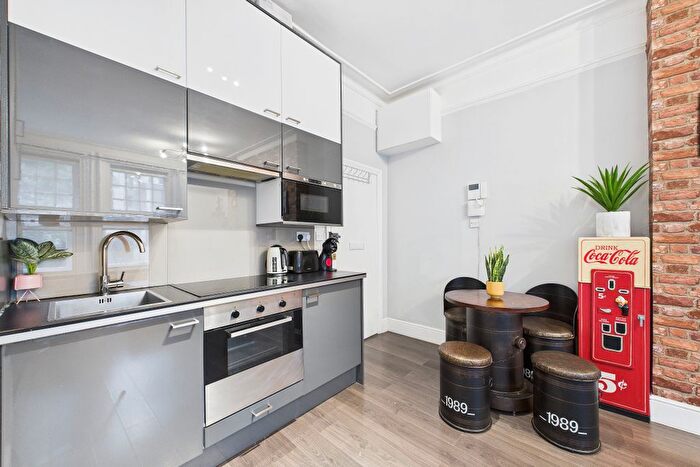 1 Bedroom Flat For Sale In Cathedral Mansions, Vauxhall Bridge Road, London, SW1V