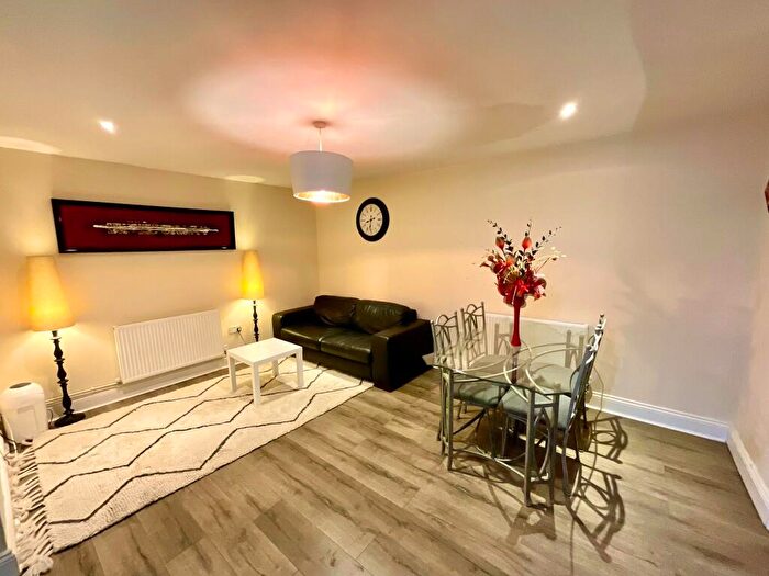 2 Bedroom Apartment To Rent In Tudor Street, Cardiff, CF11