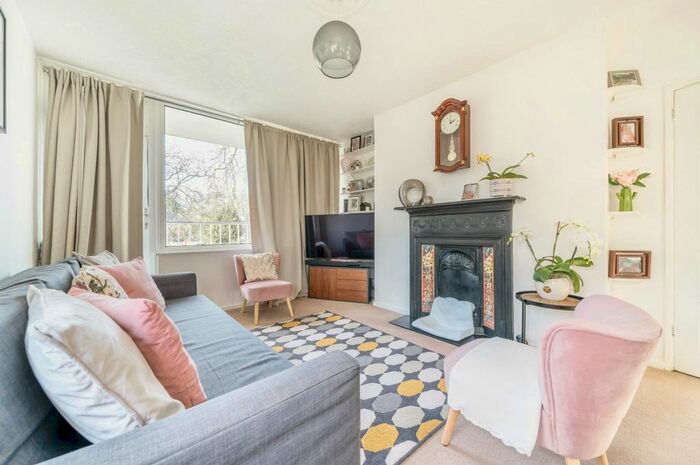 2 Bedroom Flat To Rent In Casterbridge Road, London, SE3