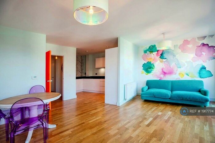 3 Bedroom Flat To Rent In Guthridge Close, London, E14