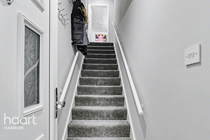 2 Bedroom Maisonette For Sale In Kenton Lane, Harrow, HA3