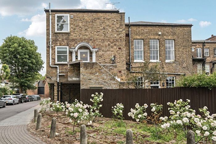 2 Bedroom Property For Sale In Ham Common, Richmond, TW10