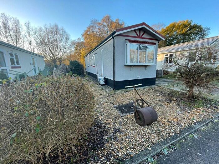 1 Bedroom Detached House For Sale In Dagley Lane, Shalford, GU4