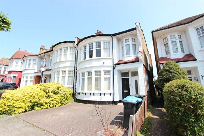 2 Bedroom Flat To Rent In Derwent Road, Palmers Green, N13