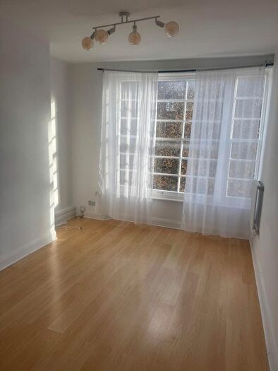 2 Bedroom Flat To Rent In Cliff Road, Camden, NW1