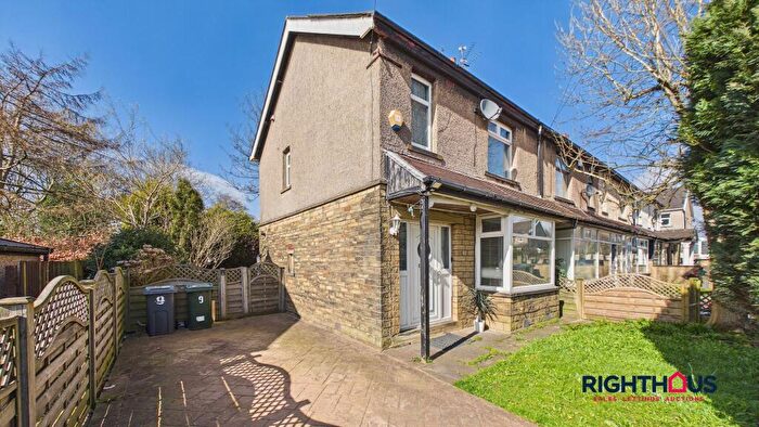 3 Bedroom Semi Detached House To Rent In Haycliffe Avenue, Bradford, BD7