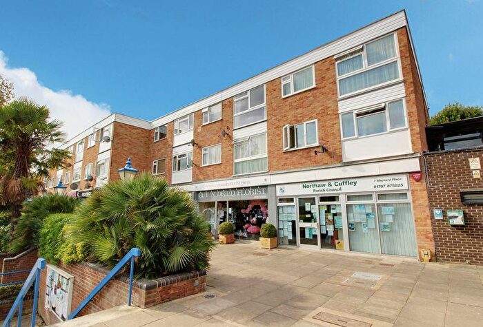 2 Bedroom Flat For Sale In Maynards Place, Cuffley, EN6