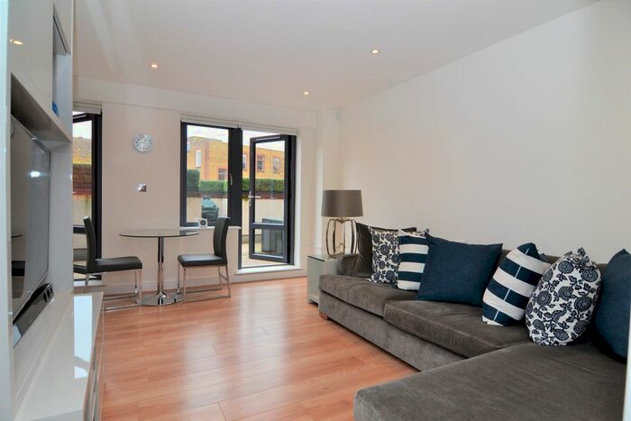 2 Bedroom Flat To Rent In London Road, Twickenham, TW1