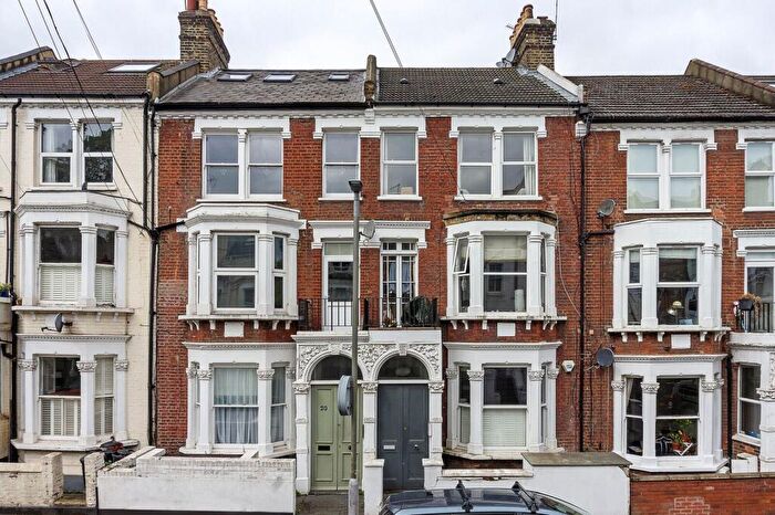2 Bedroom Flat For Sale In Leathwaite Road, Between The Commons, London, SW11