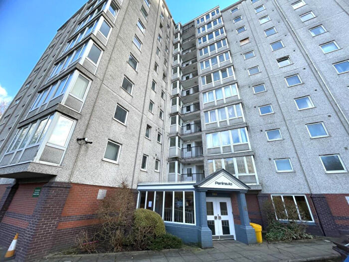 2 Bedroom Flat To Rent In Tilehurst Court, Kersal Way, Salford, Lancashire, M7