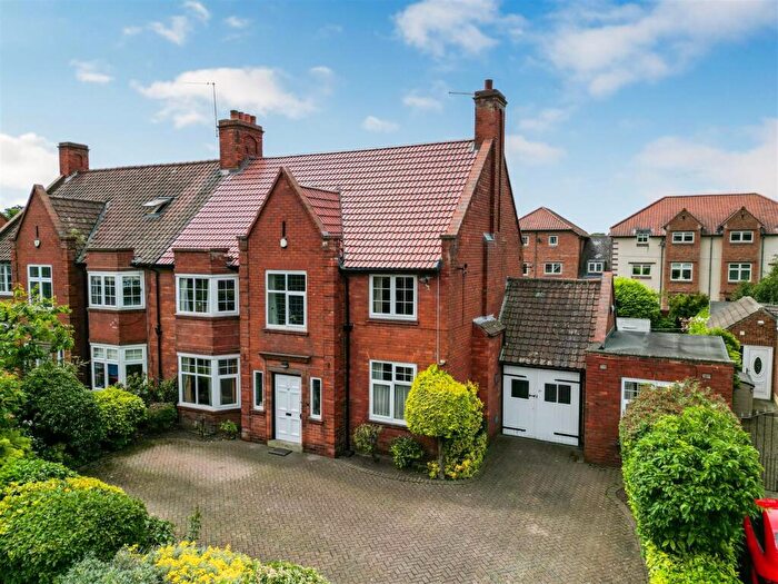 5 Bedroom Semi-Detached House For Sale In Cleveland Avenue, Darlington, DL3
