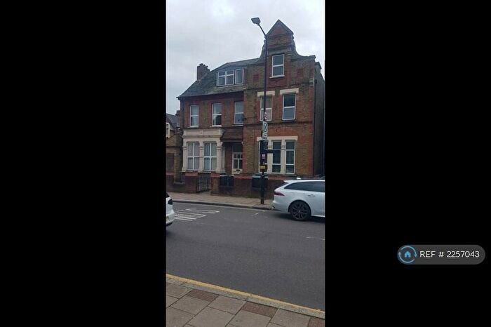 1 Bedroom Flat To Rent In Rokesly Avenue, London, N8