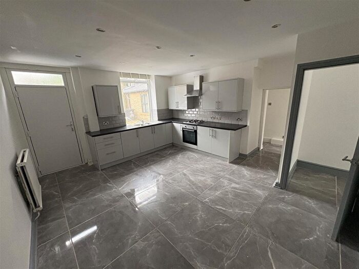 4 Bedroom End Of Terrace House To Rent In Alma Street, Bacup, OL13