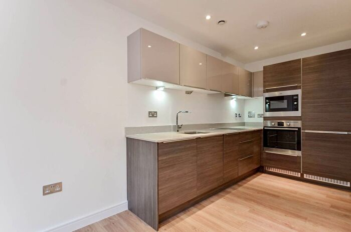 1 Bedroom Flat To Rent In Sovereign House, Twickenham, TW1