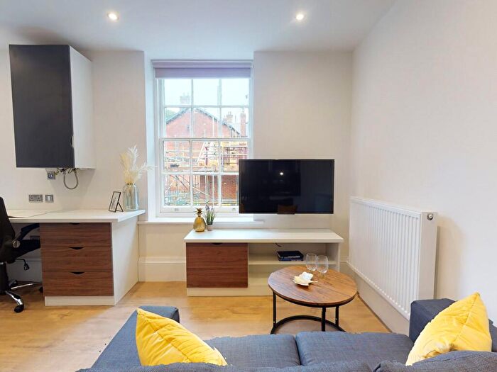 Apartment To Rent In Flat, Hyde Terrace #, LS2