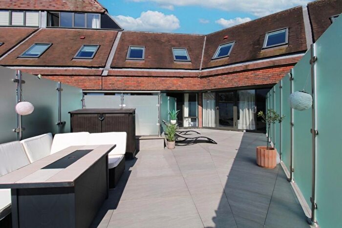 1 Bedroom Flat For Sale In Castle Street, Riverside Court, SP1