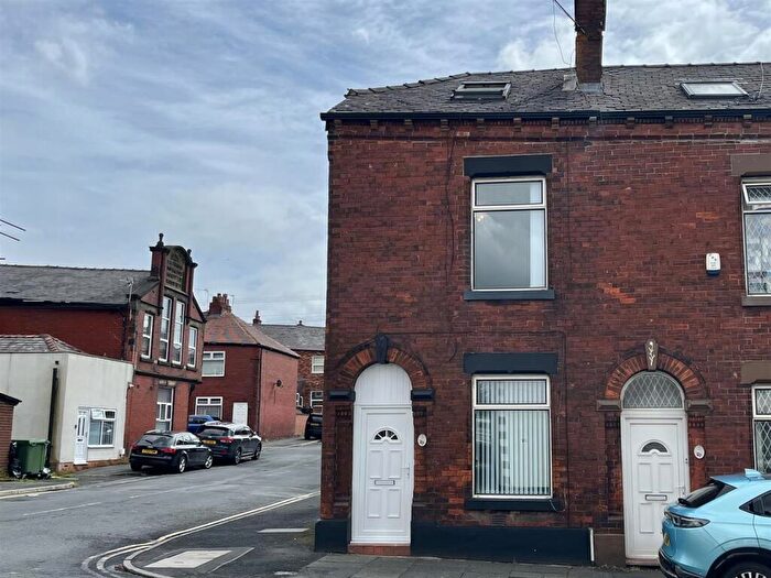 3 Bedroom End Of Terrace House For Sale In Ridge Hill Lane, Stalybridge, SK15