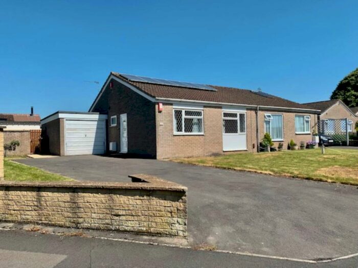 2 Bedroom Bungalow To Rent In Pedlars Grove, Frome, BA11
