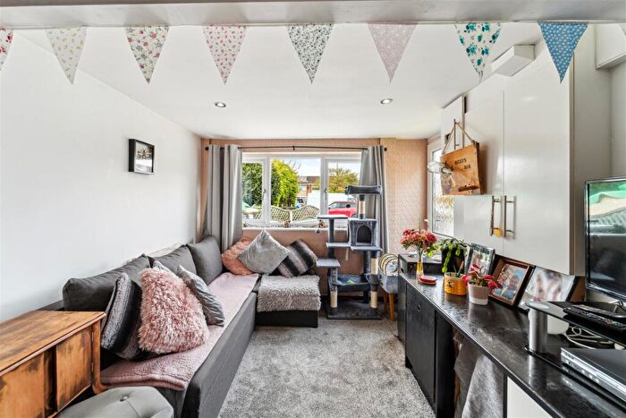 3 Bedroom Terraced House For Sale In Redwood, Sale, M33