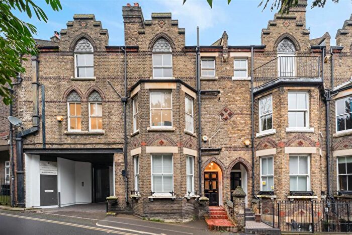 2 Bedroom Apartment To Rent In Branch Hill, Hampstead, London, NW3