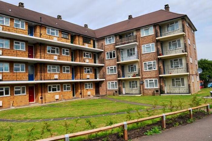 1 Bedroom Flat To Rent In Kennedy Court, Whinbush Road, Hitchin, SG5