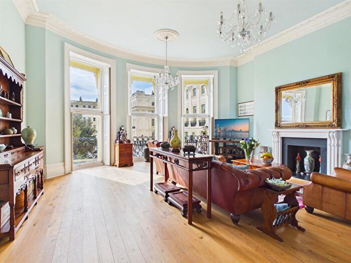 3 Bedroom Flat For Sale In Brunswick Square, Hove, BN3