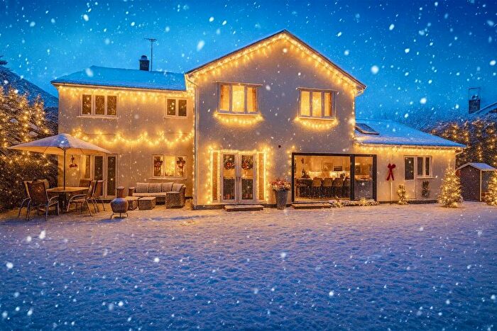 5 Bedroom Detached House For Sale In Beaufront Road, Camberley, GU15