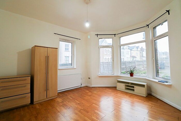 Studio To Rent In Park Lane, Croydon, CR0