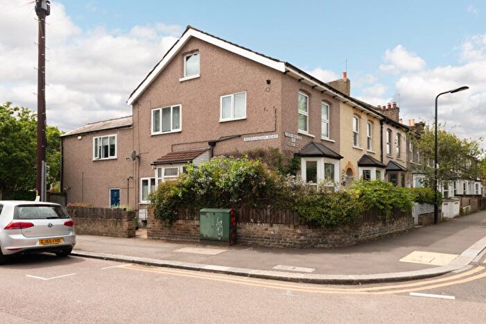 1 Bedroom Ground Maisonette For Sale In Lister Road, Leytonstone, London, E11