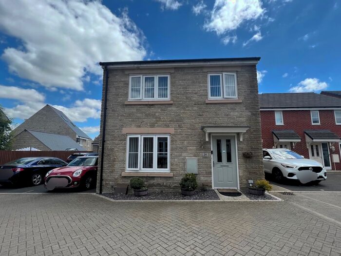 4 Bedroom Property To Rent In Newmans View, Purton, Swindon, SN5