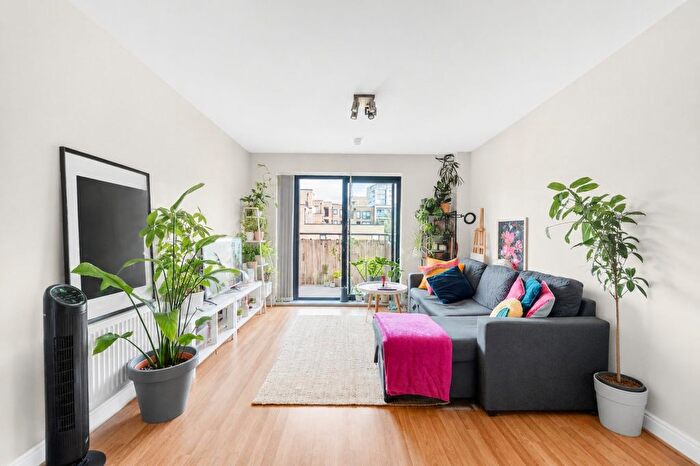 1 Bedroom Flat For Sale In Park View Court, Devons Road, London, E3