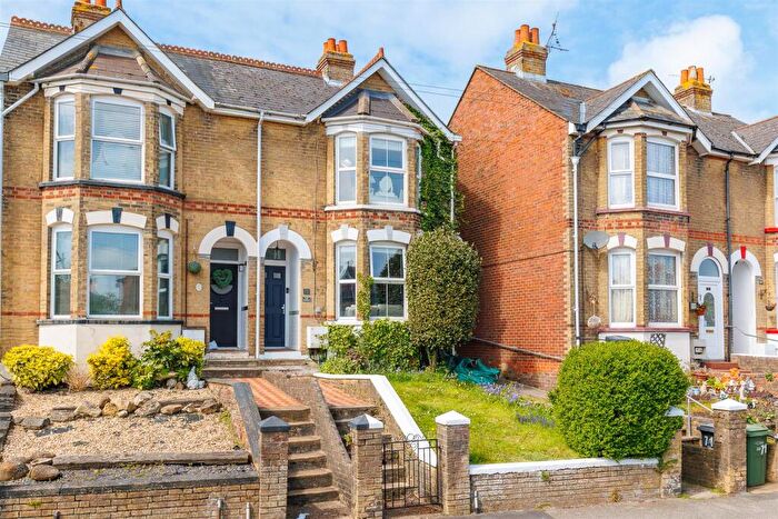 3 Bedroom Semi-Detached House For Sale In Semi Detached House, Newport Road, Cowes, PO31