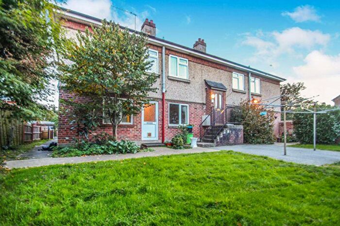 2 Bedroom Apartment For Sale In Charminster Close, Bournemouth, BH8