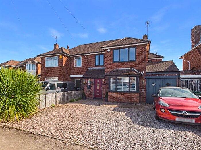 5 Bedroom Semi Detached House For Sale In Park Avenue, Longlevens, Gloucester, GL2