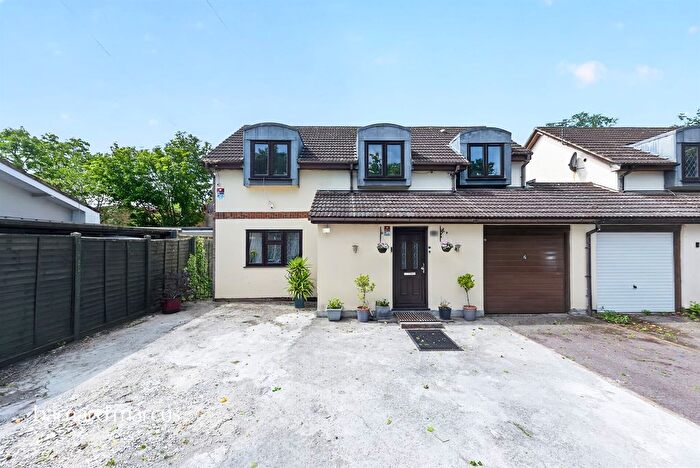 4 Bedroom Semi Detached House For Sale In Curtis Road, Whitton, Hounslow, TW4