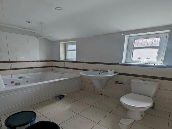 4 Bedroom House To Rent In Ysgol Street, Port Tenant, Swansea, SA1