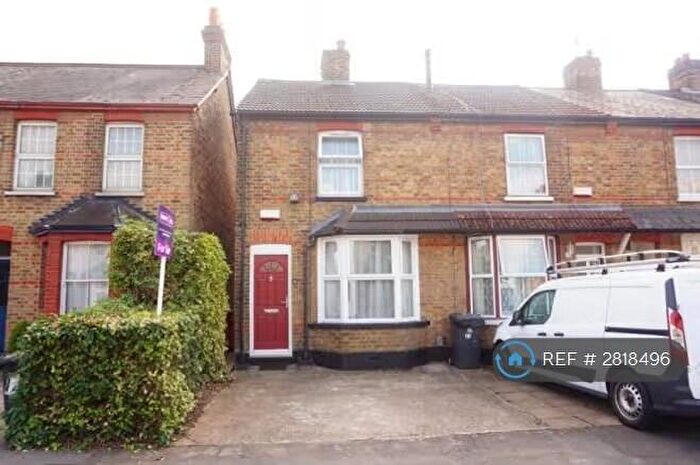 2 Bedroom End Of Terrace House To Rent In Montague Road, Slough, SL1