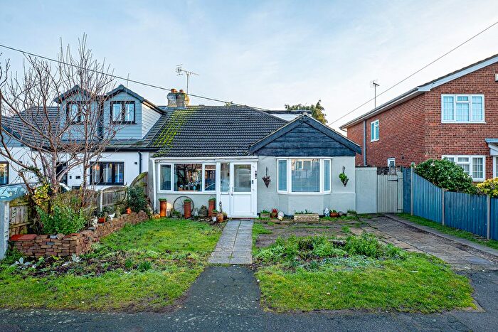 3 Bedroom Semi Detached Bungalow For Sale In Central Avenue, Rochford, SS4