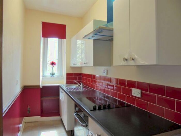 2 Bedroom Flat To Rent In Crieff Road, Perth, Perthshire, PH1