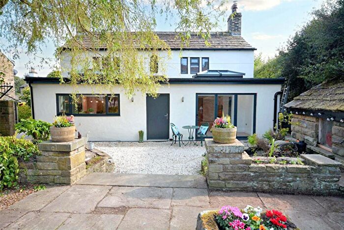 3 Bedroom Detached House For Sale In Tong Lane, Bradford, West Yorkshire, BD4