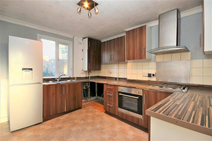 3 Bedroom Flat To Rent In Chigwell Lane, Loughton, IG10