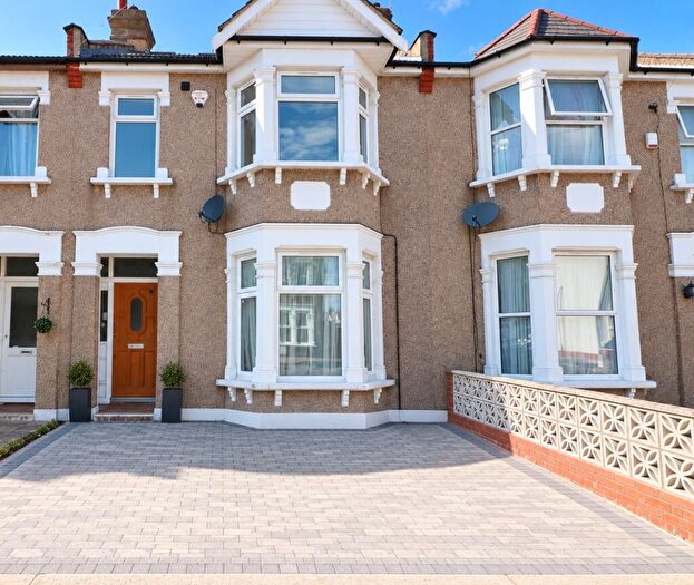 4 Bedroom House To Rent In Mafeking Avenue, Ilford, IG2