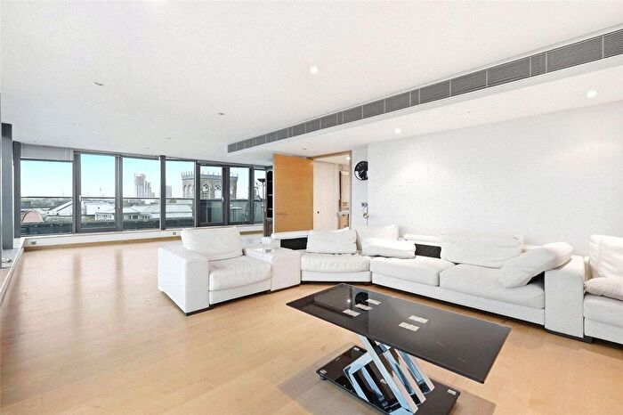 3 Bedroom Flat To Rent In Tea Trade Wharf, Shad Thames, London, SE1