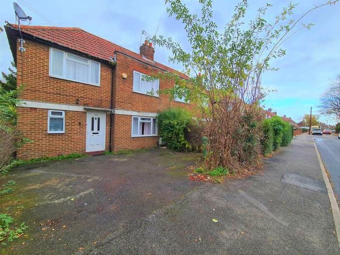 5 Bedroom Semi-Detached House To Rent In Birchway, Hayes, London, UB3