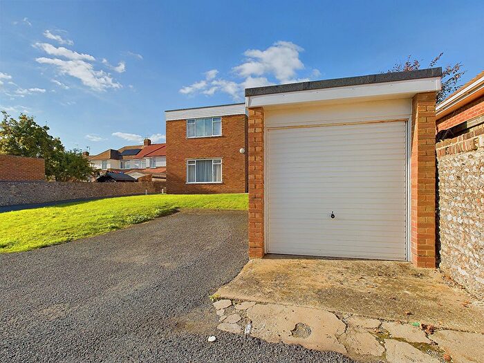 Garage / Parking To Rent In Garage, Chesswood Court, BN11